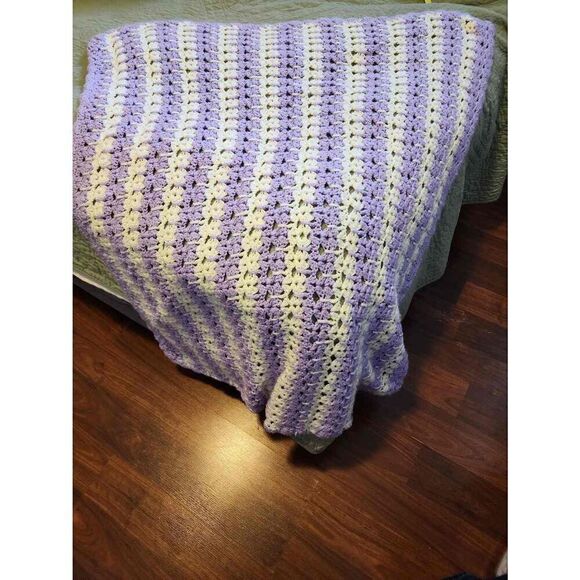 White and Purple Banket - Picture 3 of 3